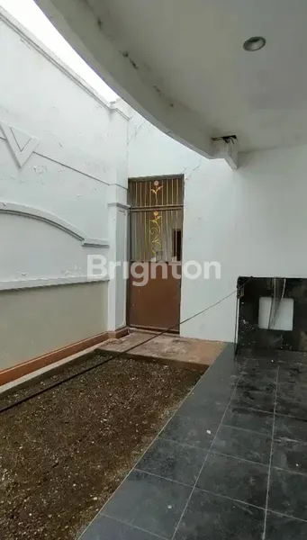 image DIJUAL RUMAH MANYAR TERAWAT STRATEGIS DEKAT UNTAG (3)