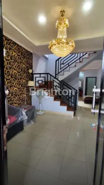 image DIJUAL RUMAH MEWAH SEMI FURNISH 2 LANTAI + BONUS MOBIL FORD FIESTA BEBAS BANJIR – CONDET, JAKARTA TIMUR  (5)