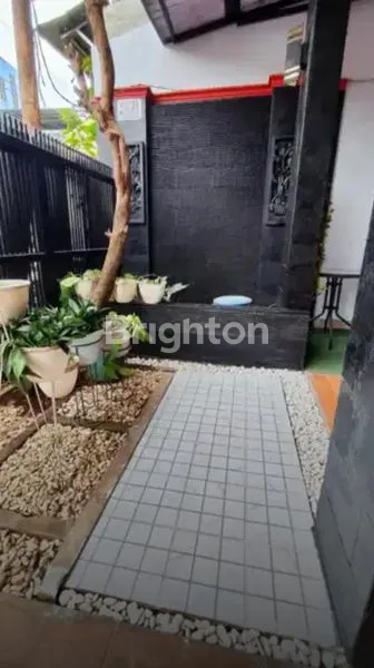 image DIJUAL RUMAH MEWAH SEMI FURNISH 2 LANTAI + BONUS MOBIL FORD FIESTA BEBAS BANJIR – CONDET, JAKARTA TIMUR  (3)