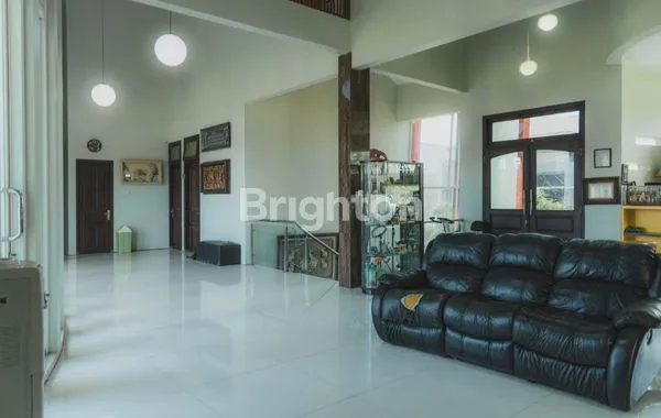 image RUMAH MODERN 2 LANTAI SEMI FURNISED IJEN NIRWANA MALANG (2)