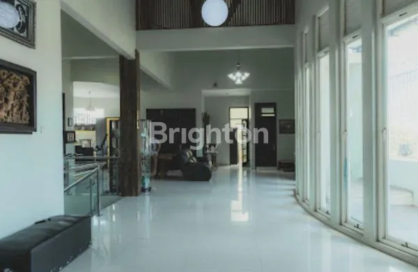 image RUMAH MODERN 2 LANTAI SEMI FURNISED IJEN NIRWANA MALANG (4)