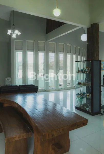 image RUMAH MODERN 2 LANTAI SEMI FURNISED IJEN NIRWANA MALANG (3)