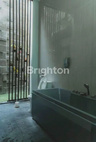 image RUMAH MODERN 2 LANTAI SEMI FURNISED IJEN NIRWANA MALANG (6)