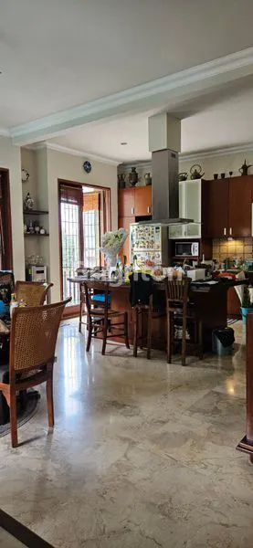 image RUMAH MEWAH 3 LANTAI DENGAN KOLAM RENANG DI GEGER KALONG (3)