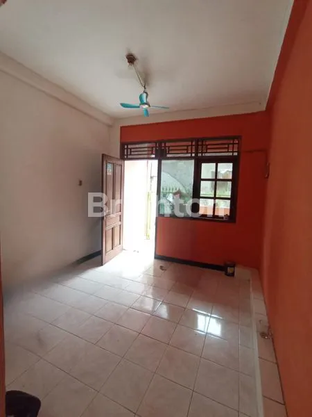 image RUMAH 3 LANTAI SIAP HUNI DI JELAMBAR JAKARTA BARAT (2)