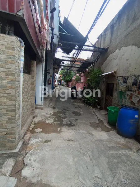 image RUMAH 3 LANTAI SIAP HUNI DI JELAMBAR JAKARTA BARAT (3)