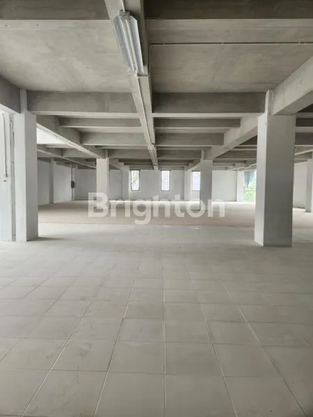 image GEDUNG BLONG DITENGAH KOTA BISA UNTUK TEMPAT KURSUS/KANTOR/RESTO/GALERY,SIAP PAKAI (2)