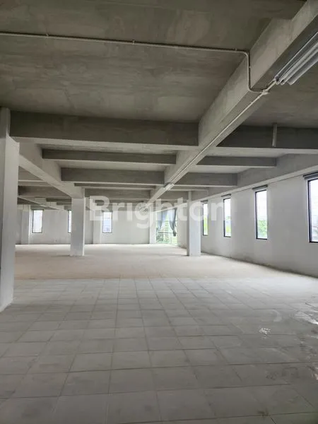 GEDUNG BLONG DITENGAH KOTA BISA UNTUK TEMPAT KURSUS/KANTOR/RESTO/GALERY,SIAP PAKAI