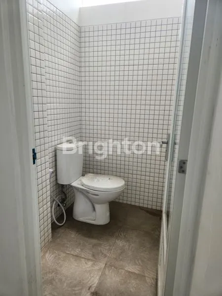 image GEDUNG BLONG DITENGAH KOTA BISA UNTUK TEMPAT KURSUS/KANTOR/RESTO/GALERY,SIAP PAKAI (5)