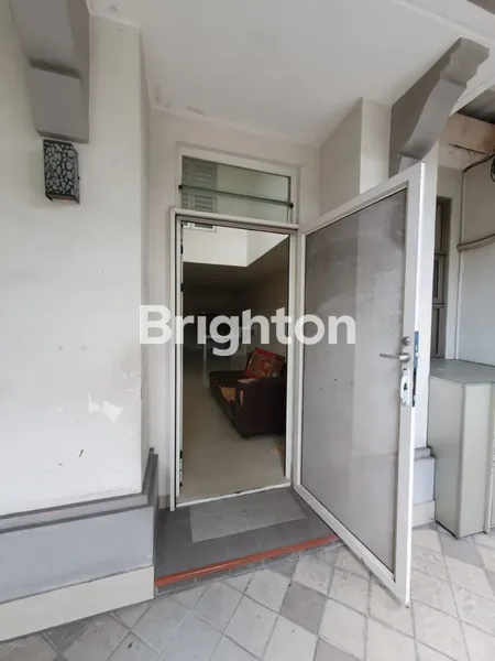 image HUNIAN 2 LANTAI DENGAN LOKASI STRATEGIS DI DI TAMAN SEMANAN INDAH, JAKARTA BARAT (3)