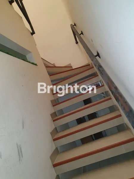 image HUNIAN 2 LANTAI DENGAN LOKASI STRATEGIS DI DI TAMAN SEMANAN INDAH, JAKARTA BARAT (6)