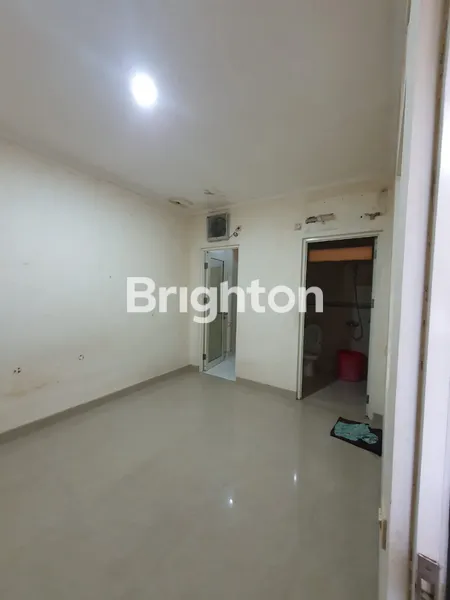 image HUNIAN 2 LANTAI DENGAN LOKASI STRATEGIS DI DI TAMAN SEMANAN INDAH, JAKARTA BARAT (8)