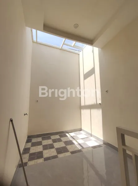 image RUMAH BARU 2 LANTAI DI MULYOSARI SURABAYA (1)