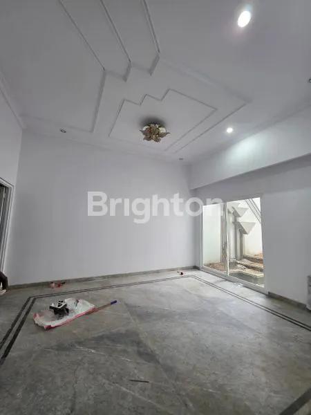 image DISEWAKAN RUMAH MEWAH PINGGIR JALAN BESAR (2)