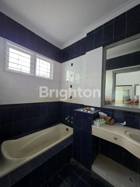 image DISEWAKAN RUMAH MEWAH PINGGIR JALAN BESAR (4)