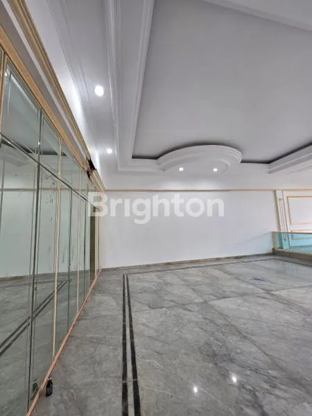 image DISEWAKAN RUMAH MEWAH PINGGIR JALAN BESAR (7)