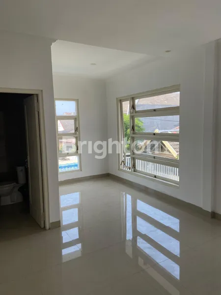 image RUMAH 2 LANTAI DI PERUM TAMAN PINANG INDAH SIDOARJO (5)