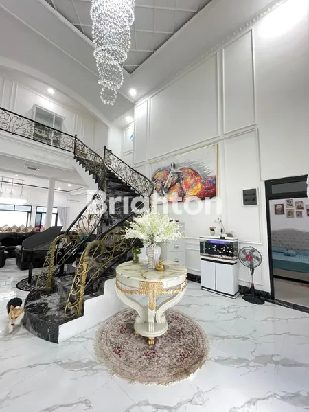 image HUNIAN MEWAH 2 LANTAI DENGAN KOLAM RENANG DI PONDOK JAGUNG TIMUR, SERPONG UTARA (5)