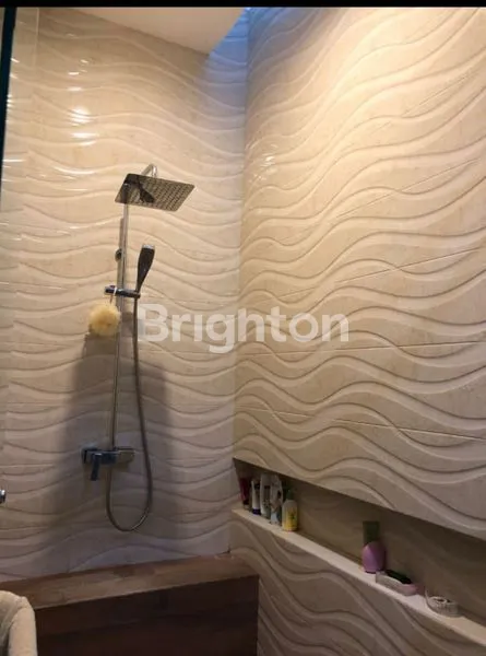 image RUMAH DIJUAL DENGAN INTERIOR MODERN DI PURI ANJASMORO (7)