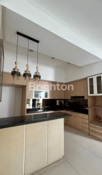 image SIAP HUNI RUMAH 3 LANTAI ARAYA 1 GALAXY BUMI PERMAI ROW 3 MOBIL DEKAT KERTAJAYA, MANYAR, KLAMPIS, PAKUWON CITY (6)