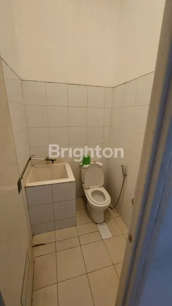 image SEWA RUMAH STRATEGIS 2 LANTAI DI SURYA BREEZE KARANGBONG SIDOARJO (6)