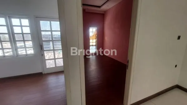 image SEWA RUMAH STRATEGIS 2 LANTAI DI SURYA BREEZE KARANGBONG SIDOARJO (8)