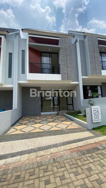 image HUNIAN MODERN 2 LANTAI SPLIT LEVEL DI DE CASSABLANCA (1)