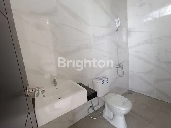 image MANYAR KERTA ADI RUMAH BARU LOKASI TERBAIK, ROW JALAN 3,5 MOBIL  (7)