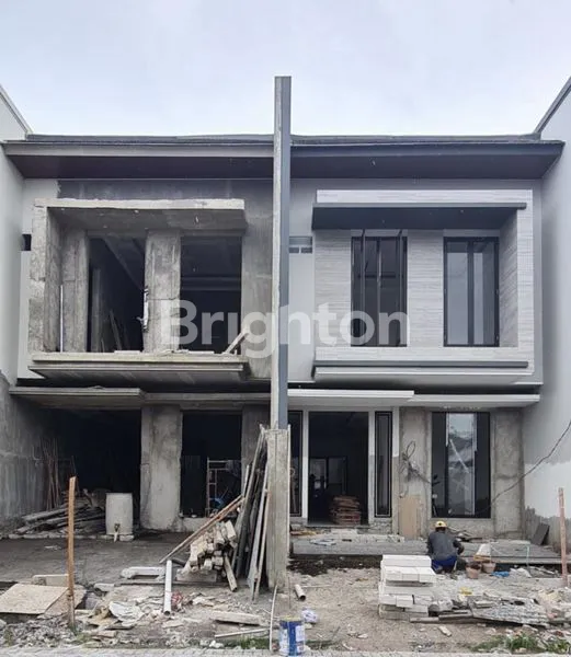 image RUMAH BARU 2 LANTAI MANYAR KERTOADI STRATEGIS ROW JALAN LEBAR (1)