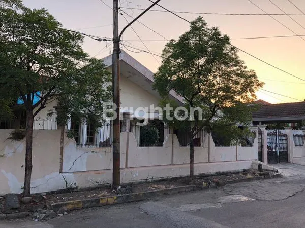 image RUMAH HOOK 2 LANTAI LT 664M² DI SURABAYA BARAT (3)