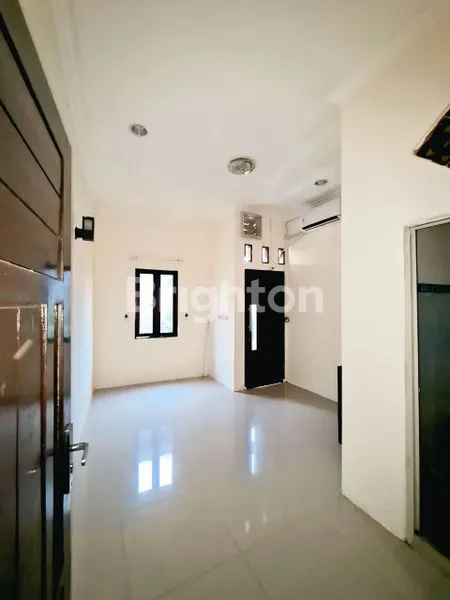 image RUMAH CANTIK MURAH DI KAMPUNG IRIAN KEMAYORAN.NYAMAN HUNI,COCOK UNTUK KELUARGA MILENIAL. (3)