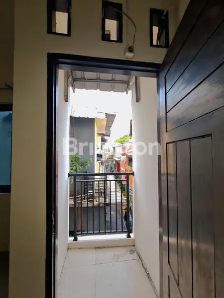 image RUMAH CANTIK MURAH DI KAMPUNG IRIAN KEMAYORAN.NYAMAN HUNI,COCOK UNTUK KELUARGA MILENIAL. (4)