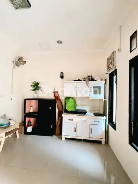 image RUMAH CANTIK MURAH DI KAMPUNG IRIAN KEMAYORAN.NYAMAN HUNI,COCOK UNTUK KELUARGA MILENIAL. (2)