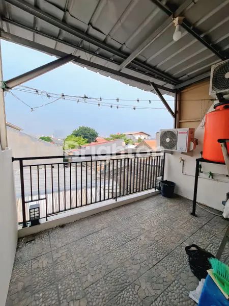 image RUMAH CANTIK MURAH DI KAMPUNG IRIAN KEMAYORAN.NYAMAN HUNI,COCOK UNTUK KELUARGA MILENIAL. (8)