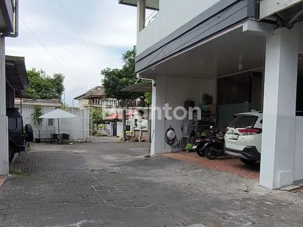image RUMAH DI TENGAH KOTA DENPASAR  BANGUNAN 3 LANTAI 300 M² SHM  (8)