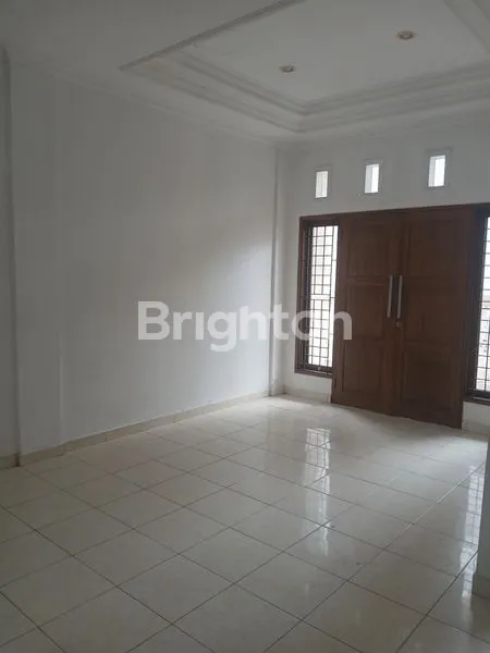 image RUMAH 3 LANTAI DI LINGKUNGAN PERUMAHAN YANG SANGAT NYAMAN BEBAS BANJIR (5)