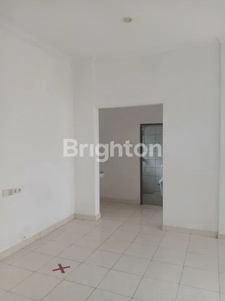 image RUMAH 3 LANTAI DI LINGKUNGAN PERUMAHAN YANG SANGAT NYAMAN BEBAS BANJIR (6)