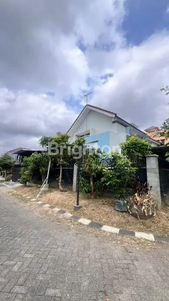 RUMAH HOOK FURNISHED VIEW TAMAN DI KAWASAN ELIT PERMATA JINGGA