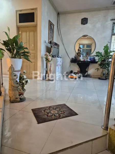 image RUMAH MEWAH 300M² DI PURI INDAH (4)