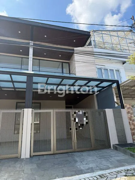 image RUMAH NEW MODERN TROPICAL HOUSE SURABAYA BARAT JAWA TIMUR. DEKAT KAWASAN KULINER DARMO PERMAI, GLORIA CHRISTIAN SCHY, BEBAS BANJIR, DEKAT DENGAN SEGI 8. LAST UNIT MURAH POLL (1)