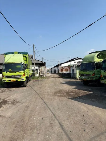 image GUDANG LUAS BENTUK TANAH NGANTONG DI RAYA GILANG SEPANJANG, TAMAN WARU SIDOARJO JAWA TIMUR. STRATEGIS BEBAS BANJIR, NOL JALAN RAYA BESAR, DEKAT PABRIK KAPAL API, PERINDUSTRIAN, PINTU MASUK TOLL. HARGA BERSAHABAT  (6)