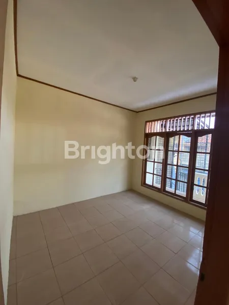 image RUMAH LUAS DI JELAMBAR SELATAN (4)