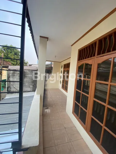 image RUMAH LUAS DI JELAMBAR SELATAN (7)