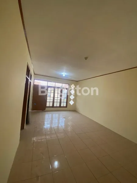 image RUMAH LUAS DI JELAMBAR SELATAN (8)