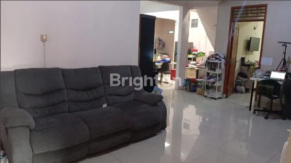 image DIJUAL RUMAH 2 LANTAI SIAP HUNI + TEMPAT USAHA DI PERUM LEMBAH HIJAU GOBEL-MEKARSARI CIMANGGIS DEPOK (4)