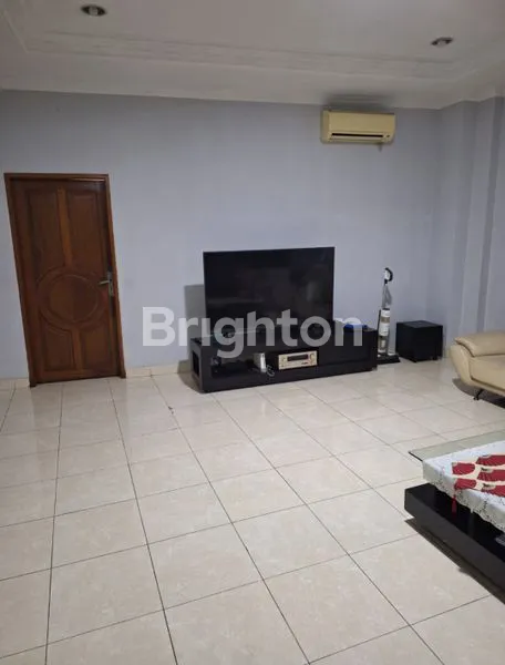 image RUMAH 3 LANTAI LT 101M² DI KEBON JERUK (3)