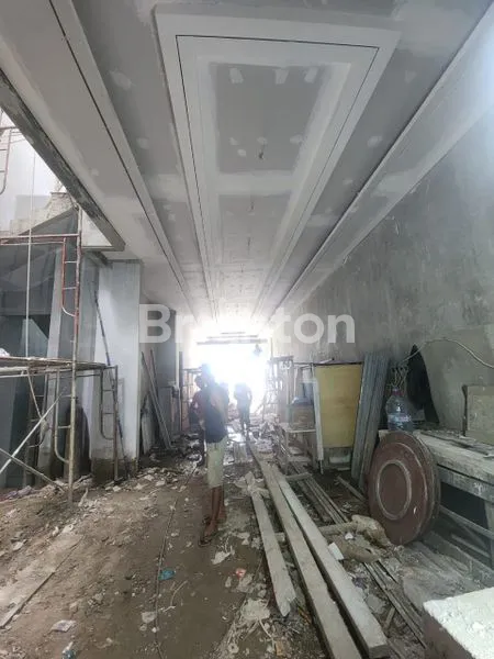 image RUMAH BARU 3 LANTAI FULL FURNISHED DI PURI INDAH, KEMBANGAN – JAKARTA BARAT (4)