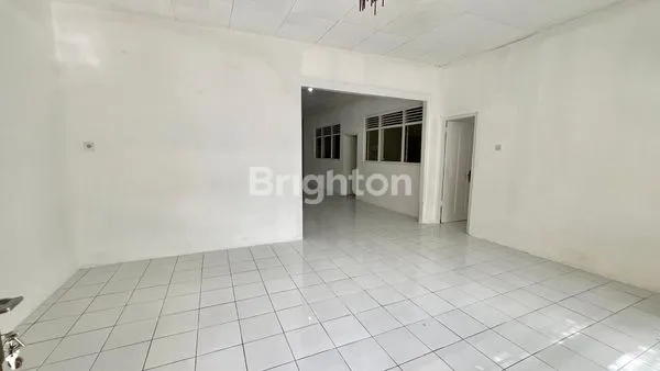 image RUMAH LOKASI STRATEGIS ROXY JAKARTA BARAT (5)