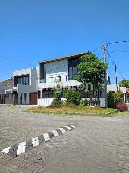 image RUMAH MEWAH SIAP HUNI DI SURABAYA SELATAN (2)