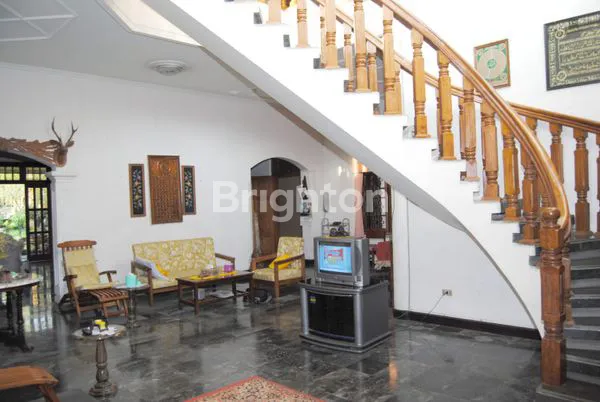 image RUMAH 2 LANTAI BATU MALANG JAWA TIMUR (4)